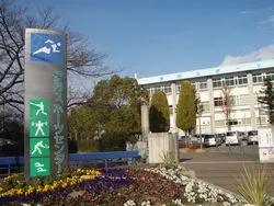 当院の前の伊丹市民スポーツセンター